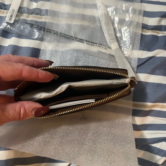 NWT Coach wristlet - Picture 3 of 4
